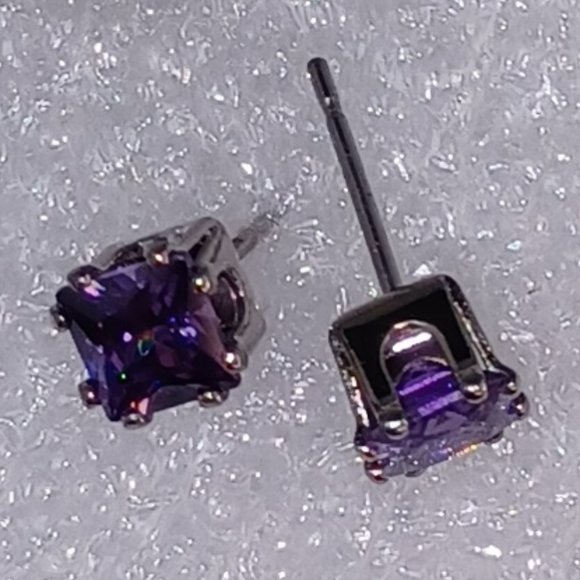 SWAROVSKI ELEMENTS (Light Purple sq-sil 5mm) Stud Earrings Black Velvet Pouch - Picture 3 of 6